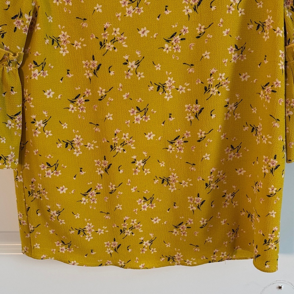 Everly 3/4 Bell Sleeve Mustard Floral Blouse Small - Picture 4 of 8